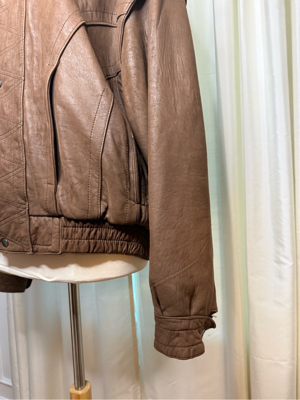 Men's Brown Leather Bomber Jacket - Rugged Quilted Panel Design - Picture 5 of 15